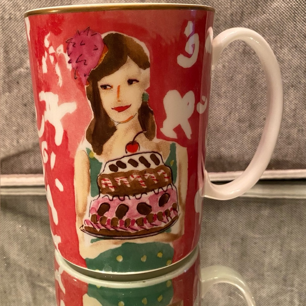 Kate Spade-Lenox
Just Desserts mug
Women holding cake